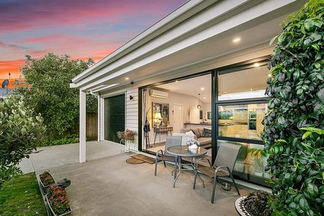 Photo of property in 8 Bosun Place, Te Atatu Peninsula, Auckland, 0610