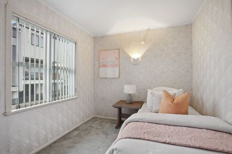 Photo of property in 16 Sylvan Crescent, Te Atatu South, Auckland, 0610