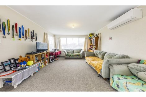 Photo of property in 2 Hobman Place, Manurewa, Auckland, 2102