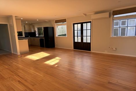 Photo of property in 26 Ngaio Road, Kelburn, Wellington, 6012