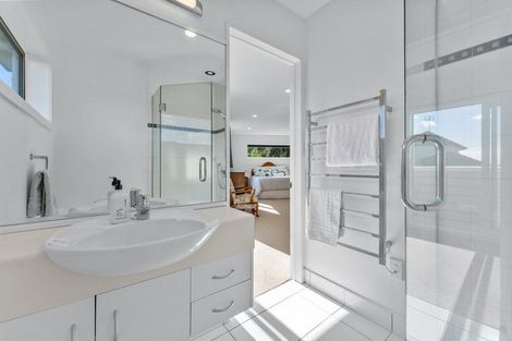 Photo of property in 127 Browns Bay Road, Browns Bay, Auckland, 0630