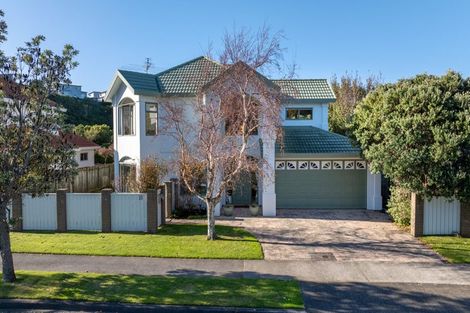 Photo of property in 18 Amesbury Drive, Churton Park, Wellington, 6037