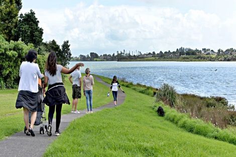 Photo of property in 19 Waituarua Drive, Takanini, 2112