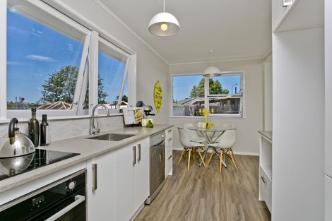 Photo of property in 18 Hatherlow Street, Glenfield, Auckland, 0629