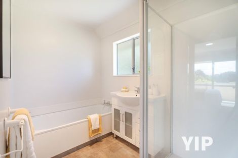 Photo of property in 5 Pimlico Place, Newlands, Wellington, 6037