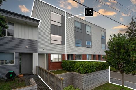 Photo of property in 13/2u Stone Street, Miramar, Wellington, 6022