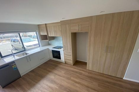 Photo of property in 2 Mikoikoi Crescent, Mangere Bridge, Auckland, 2022