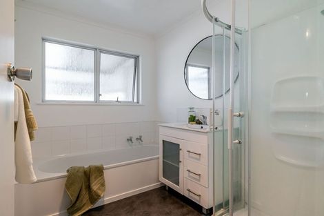 Photo of property in 107 Ruamahanga Crescent, Terrace End, Palmerston North, 4410