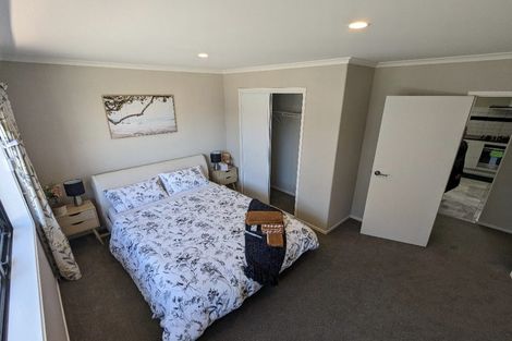 Photo of property in 117 Queen Charlotte Drive, Aotea, Porirua, 5024
