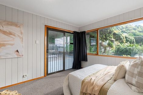 Photo of property in 318 Queens Drive, Lyall Bay, Wellington, 6022