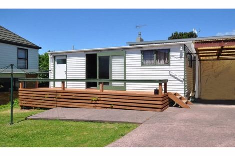 Photo of property in 1/22 Holland Road, Hillcrest, Auckland, 0627