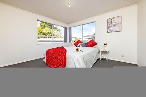 Photo of property in 13 Ewbank Place, Manurewa, Auckland, 2102