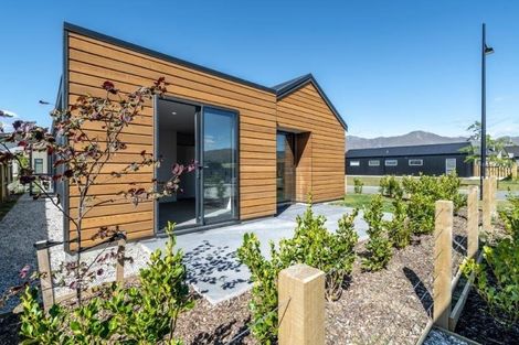 Photo of property in 2 Matakanui Lane, Wanaka, 9305