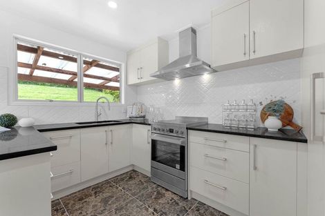 Photo of property in 25 Finn Place, Totara Vale, Auckland, 0629