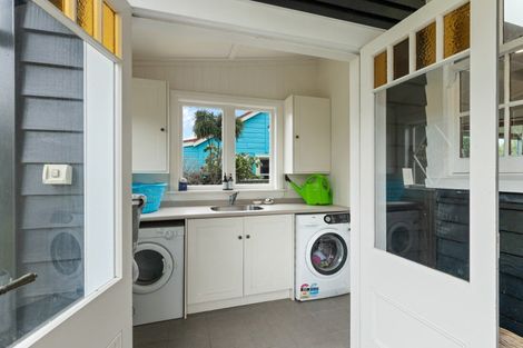 Photo of property in 112a Hine Street, New Plymouth, 4310