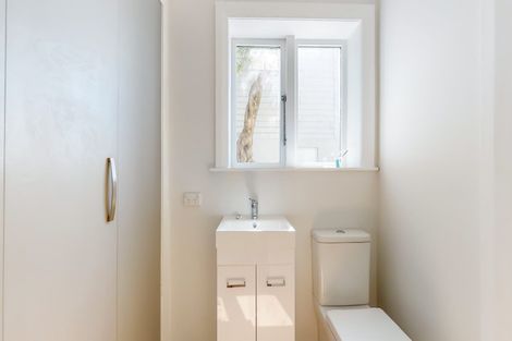 Photo of property in 18 Waipapa Terrace, Hataitai, Wellington, 6021