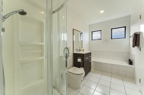 Photo of property in 24 Sainsbury Road, Fernhill, Queenstown, 9300