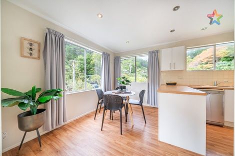 Photo of property in 102 Pinehaven Road, Pinehaven, Upper Hutt, 5019