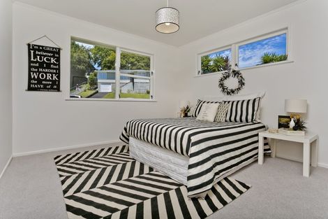 Photo of property in 18 Hatherlow Street, Glenfield, Auckland, 0629