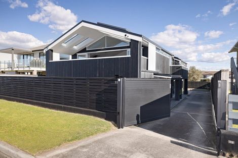 Photo of property in 112 Karewa Parade, Papamoa Beach, Papamoa, 3118