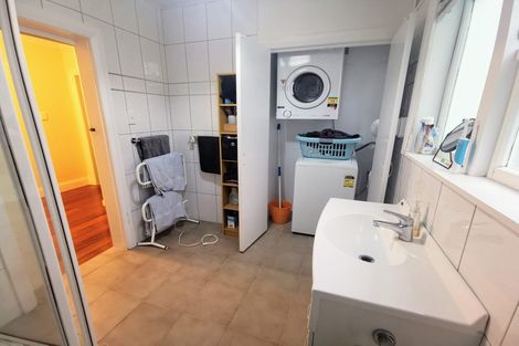Photo of property in 1/17 Clifton Terrace, Kelburn, Wellington, 6012