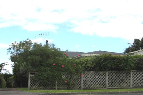 Photo of property in 12 Kowhai Road, Campbells Bay, Auckland, 0630