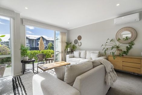 Photo of property in 75 Karepiro Drive, Stanmore Bay, Whangaparaoa, 0932