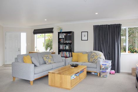Photo of property in 142a Hutchinson Avenue, New Lynn, Auckland, 0600