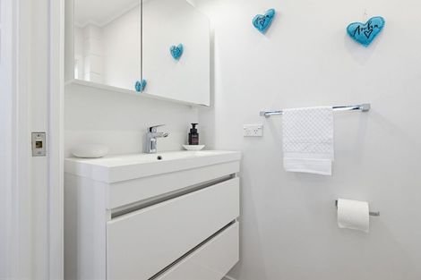 Photo of property in 1/15 Claresholm Place, Mangere Bridge, Auckland, 2022