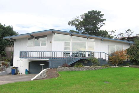 Photo of property in 2 Silver Birch Rise, Henderson, Auckland, 0612