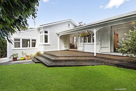 Photo of property in 9 Newcombe Crescent, Karori, Wellington, 6012