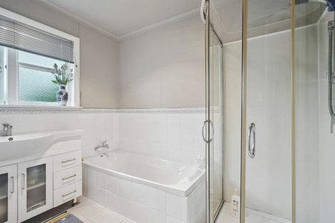 Photo of property in 12 Lane Crescent, Tawa, Wellington, 5028