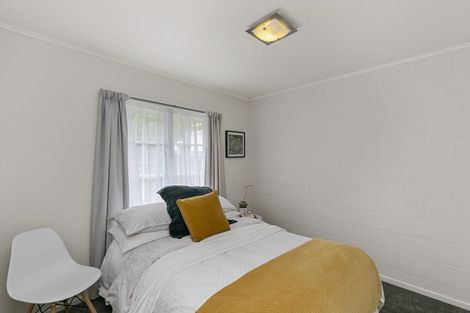 Photo of property in 5 Thurleigh Grove, Karori, Wellington, 6012