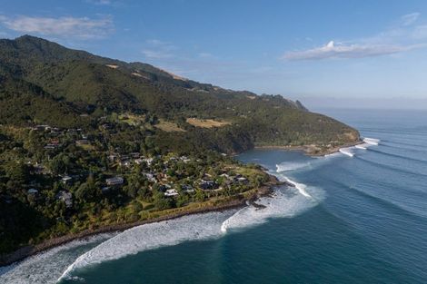 Photo of property in 37 Whaanga Road, Raglan, 3297