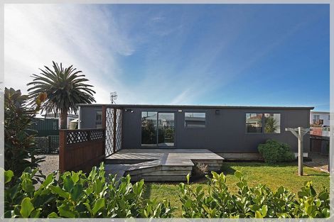 Photo of property in 15a Roore Street, Foxton Beach, Foxton, 4815