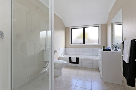 Photo of property in 210a Frimley Oaks, Frimley, Hastings, 4120