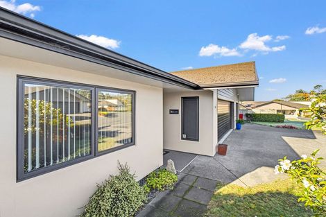 Photo of property in Caversham Park, 2/18 Caversham Road, Westmere, Whanganui, 4501