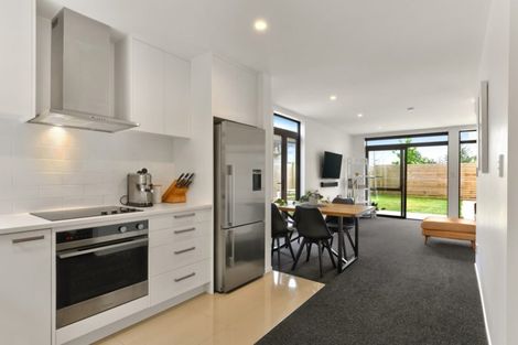 Photo of property in 3/15 Chivalry Road, Glenfield, Auckland, 0629