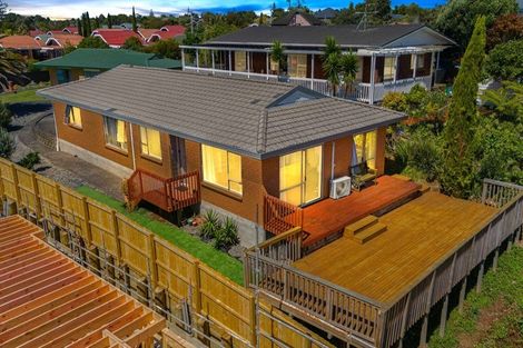 Photo of property in 35e Edmonton Road, Henderson, Auckland, 0612