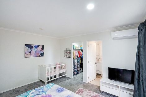 Photo of property in 17 Glenveagh Park Drive, Weymouth, Auckland, 2103