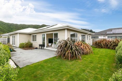 Photo of property in 15 Henrietta Maxwell Grove, Wainuiomata, Lower Hutt, 5014