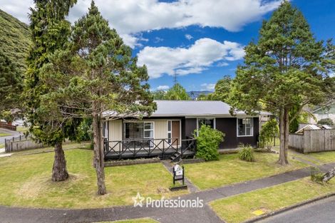 Photo of property in 33 Larchmont Grove, Totara Park, Upper Hutt, 5018