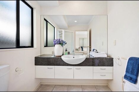 Photo of property in 8 Isaac Place, East Tamaki Heights, Auckland, 2016