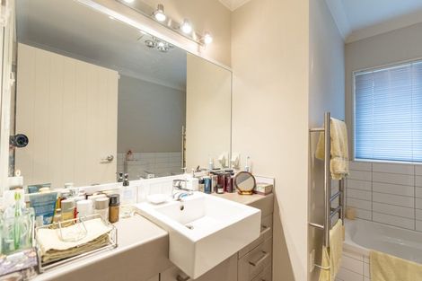 Photo of property in 215 Park Road, Hokowhitu, Palmerston North, 4410