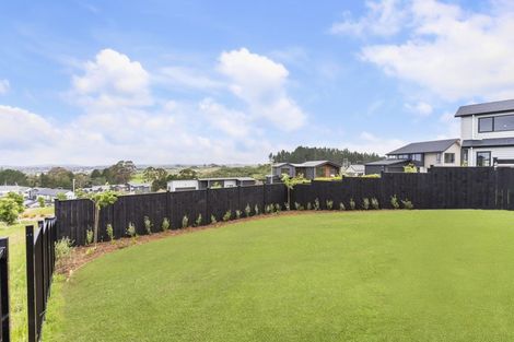 Photo of property in 33 Kikorangi Drive, Wainui, 0992