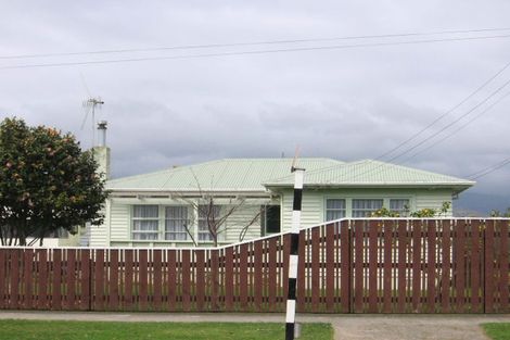 Photo of property in 70 Tiro Tiro Road, Levin, 5510