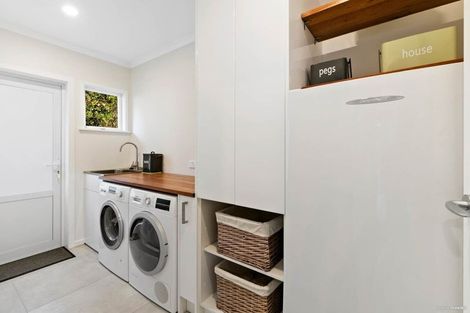 Photo of property in 11 Wilbur Place, Pakuranga Heights, Auckland, 2010