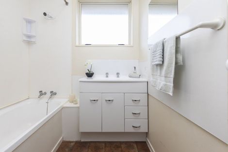 Photo of property in 32 Claymore Street, Woolston, Christchurch, 8062