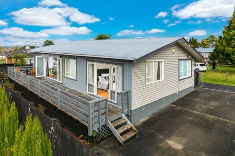 Photo of property in 48 Waimumu Road, Massey, Auckland, 0614