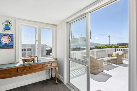 Photo of property in 60 The Parade, Paekakariki, 5034